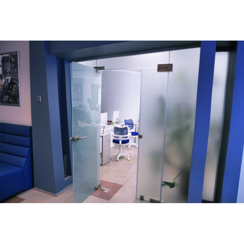 Набір universal light для одностулкових дверей із фрамугою й бічною частиною.