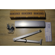 Дверний доводчик GEZE TS 4000 з тягою з фіксацією, срібний