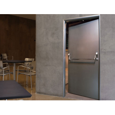 Система “Антипаніка“ GEZE у вигляді натискний планки з замиканням в бік