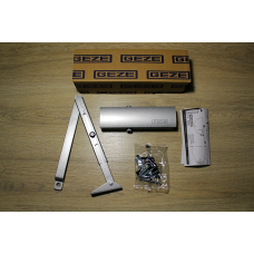 Дверний доводчик GEZE TS1500 G з тягою, срібний